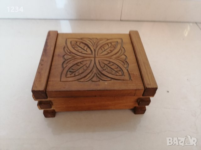 Дървена кутия 15 х 12 см. h 7 см. 