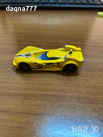 Hot Wheels 2009 Yellow Road Runner Scoopa Di Fuego Looney Tunes 1.64 Малайзия, снимка 2 - Колекции - 52056972