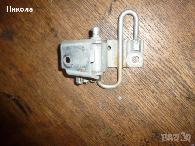 Панта предна-дясна врата Фоксваген Голф 4 предна долна дясна, снимка 2 - Части - 42143351