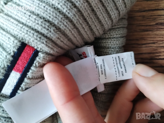 Tommy Hilfiger - страхотна зимна шапка КАТО НОВА, снимка 6 - Шапки - 52654910