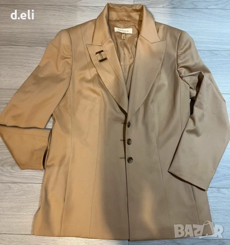 Два артикула. ESCADA Original Size L Страхотно ново сако, снимка 2 - Сака - 50241633