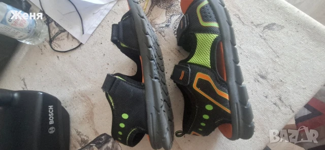 Детски сандали от Daichman и дънкови панталонки