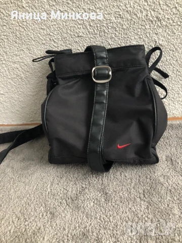Дамска чанта Nike за през рамо