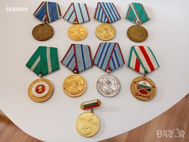 Военни медали за заслуги, и значки , снимка 7 - Колекции - 53767427