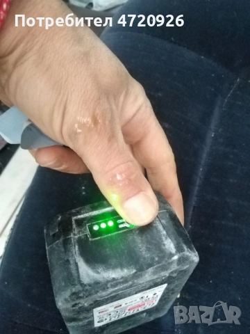 Два броя батерии и зарядно! 