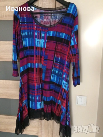 Шарена асиметрична рокля.