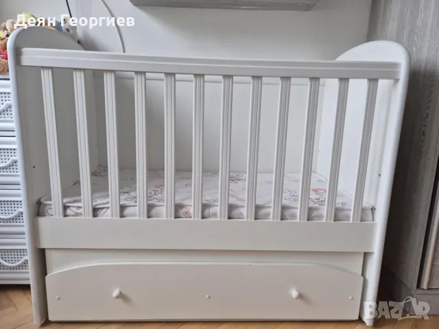 Детско креватче с регулеруема височина на подматрачната рамка, снимка 3 - Бебешки легла и матраци - 49731155