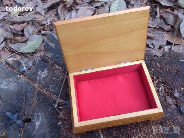 Дървена кутия за бижута, снимка 1 - Антикварни и старинни предмети - 34740165