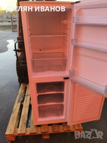 Малък хладилник с фризер., снимка 4 - Хладилници - 52424485