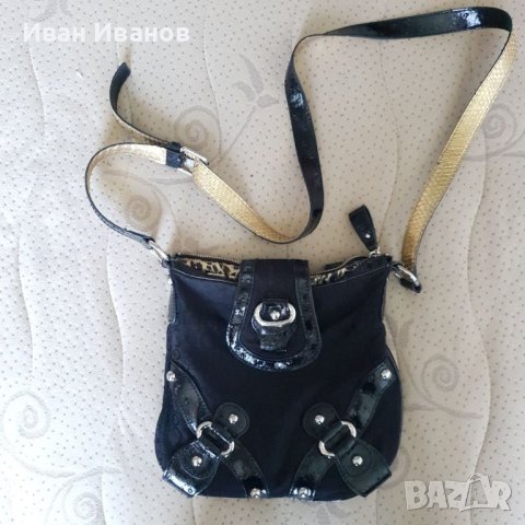 Дамска малка чанта GUESS, снимка 2 - Чанти - 40997573