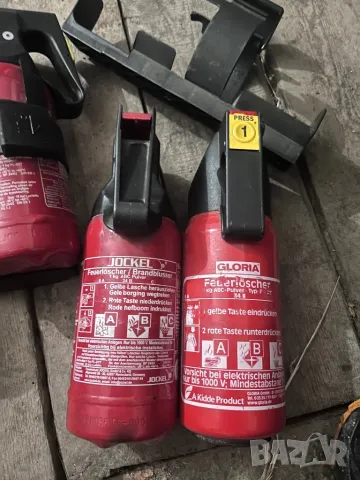 Пожарогасител немски със стойка и кутия за МПС от Мерцедеси Gloria & Jockel, снимка 4 - Аксесоари и консумативи - 50393593
