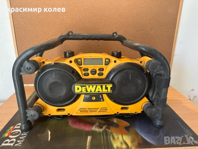 строително радио "DEWALT DC011", снимка 2 - Радиокасетофони, транзистори - 52796673
