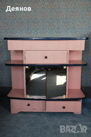 дизайнерски РОЗОВ шкаф. Здрав и масивен. Много запазен.