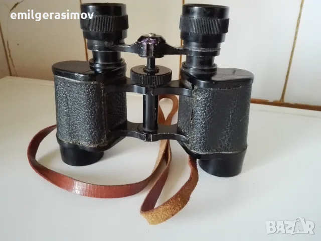 Френски бинокъл, фотоапарат и компресор.