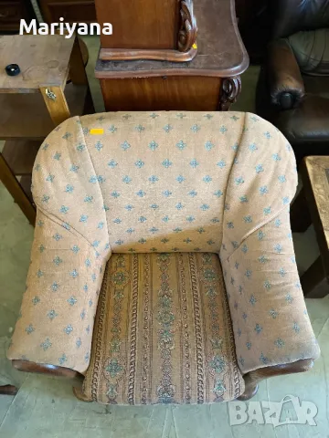 Фотьойл с тапицерия и масивна дървена основа - Внос от Холандия, снимка 2 - Дивани и мека мебел - 50066965