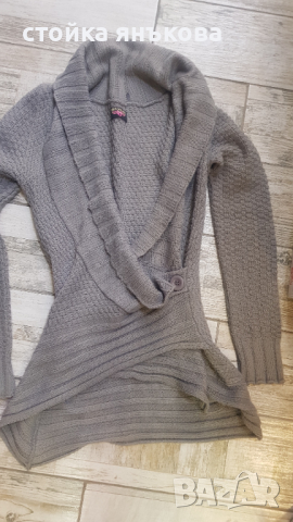 Продавам дамска сива жилетка, снимка 3 - Жилетки - 44827486