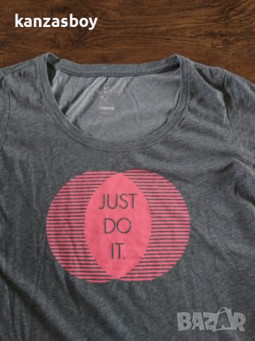 Nike - страхотна дамска тениска 