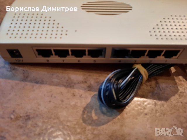 Продавам Мрежов суич - switch Qubs, 8 порта 10/100Mbps + захранващ адаптер, снимка 2 - Суичове - 34494675