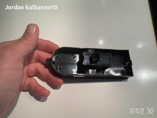 Копче или бутон за ел. стълкото на предна дясна врата на Opel Astra Zafira само за 15Eur. 13228709, снимка 4 - Части - 53308293