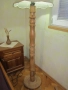 Висок лампион със стойка от стругован дъб и светлозелена шапка  , снимка 3
