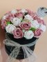 Букет със двайсет и седем сапунени рози в черна луксозна кутия , снимка 3