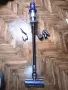 Отлична прахосмукачка Dyson V10 с добра батерия и аксесоари, снимка 1