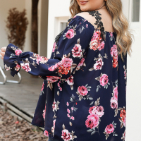 Дамска блуза в тъмносиньо с ефектни презрамки с бродирани цветя, макси размери, снимка 2 - Блузи с дълъг ръкав и пуловери - 44742584