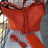 Страхотна дамска чанта и портмоне в оранжев цвят , снимка 1 - Чанти - 41565993