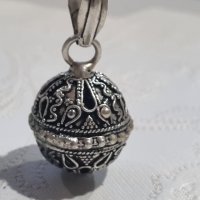 Сребърен синджир със висулка звънче , снимка 2 - Колиета, медальони, синджири - 44262402