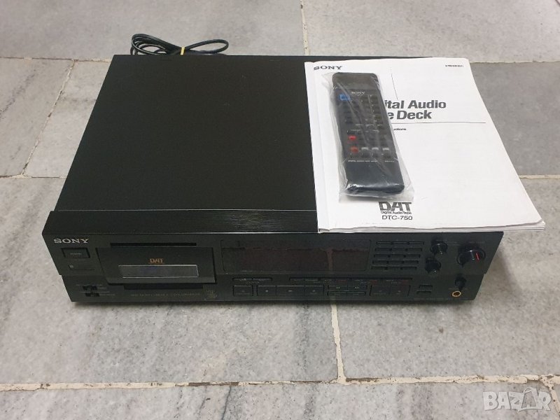Дат дек / Digital audio tape deck Sony DTC-750 В много добро състояние. Всичко му работи. Има дистан, снимка 1