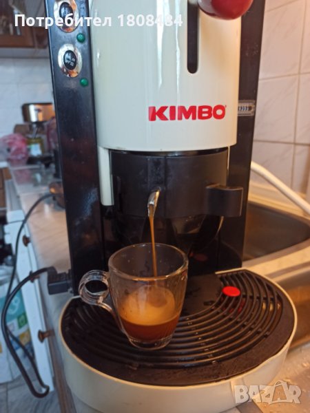 Кафемашина оригинална италианска Кимбо с капсули, работи отлично и прави хубаво кафе , снимка 1