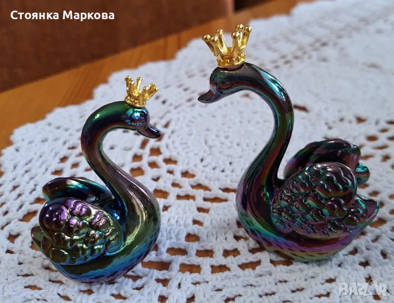 Два красиви лебеда-смола, снимка 1