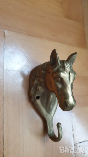 Стара бронзова закачалка с глава на кон, снимка 1