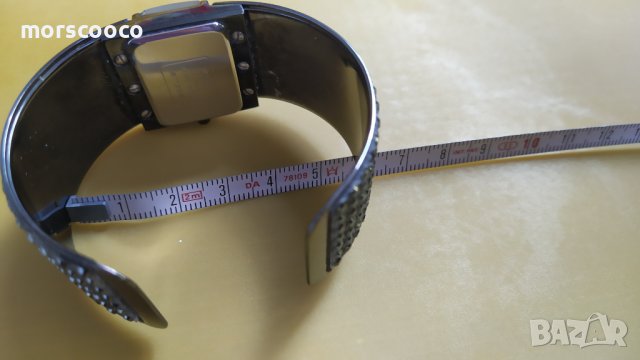 Дамски кварцов часовник с гривна ,,Accurist ", снимка 5 - Луксозни - 41122321