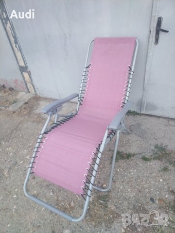 Сгъваем стол шезлонг сподлкътници, функция за люлеене  Удобен, комфортен, без забележки