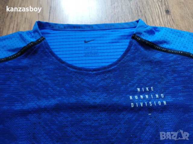 Nike Dri-FIT Run Division Rise 365 'Medium Blue' - страхотна мъжка тениска КАТО НОВА Л, снимка 4 - Тениски - 51106424