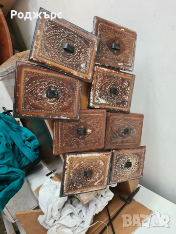 Контакти, ключове, бушони, дръжки, панти, звънци и др.