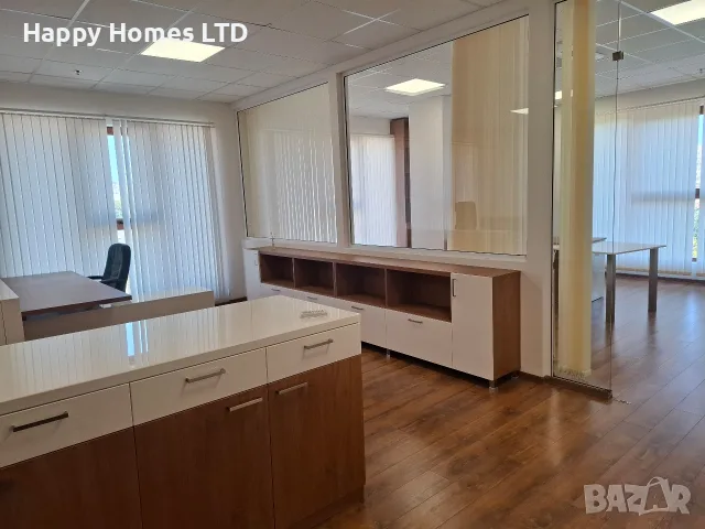 голям офис в бизнес сграда, снимка 3 - Офиси - 55750025