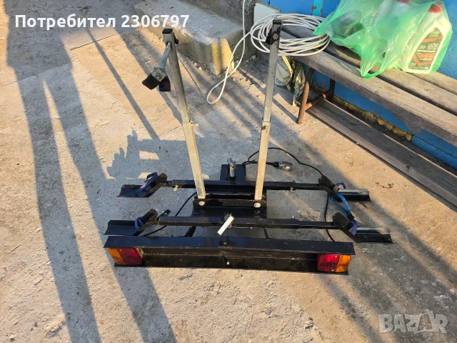 Стойка за 2 велосипеда за теглич с осветление