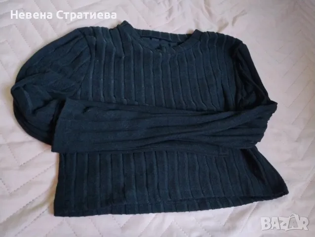 Черна блуза.