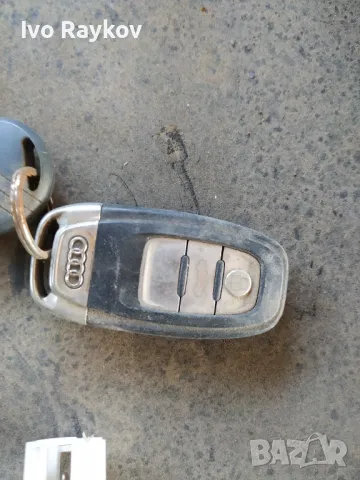 Контактен ключ за Audi Q5 , A5  8K0 909 131 D