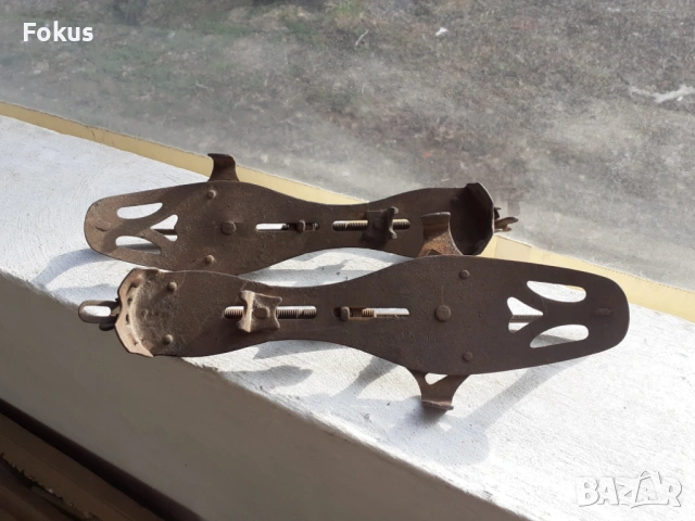 Стари маркови кънки за лед с механизъм