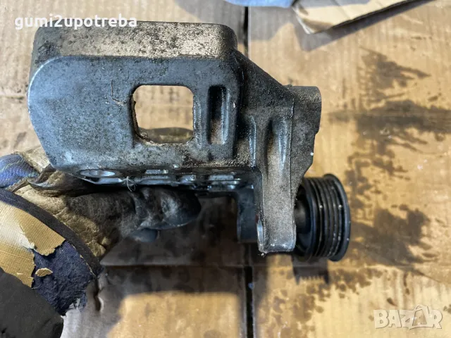 Скоба Държач Алтернатор 059903143AJ Porsche Cayenne 3.0D 92A/2012г, снимка 5 - Части - 49418710