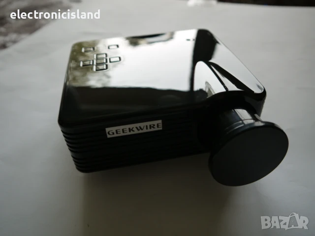 портативен LED проектор Geekwire LP-5A 640х480 400 лумена, FHD 1080P,HDMI/VAG/USB2.0/AV/SD card, снимка 13 - Плейъри, домашно кино, прожектори - 50746456