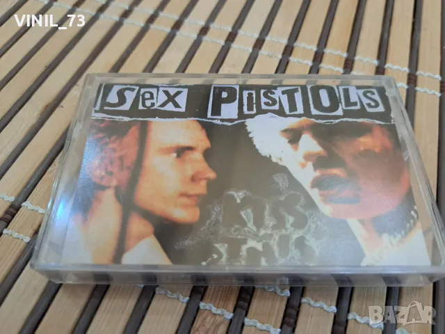 Sex Pistols – Kiss This