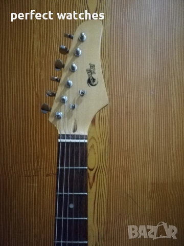 Електрическа китара Power Play с кубе и свързващ аудио кабел , снимка 5 - Китари - 52389404