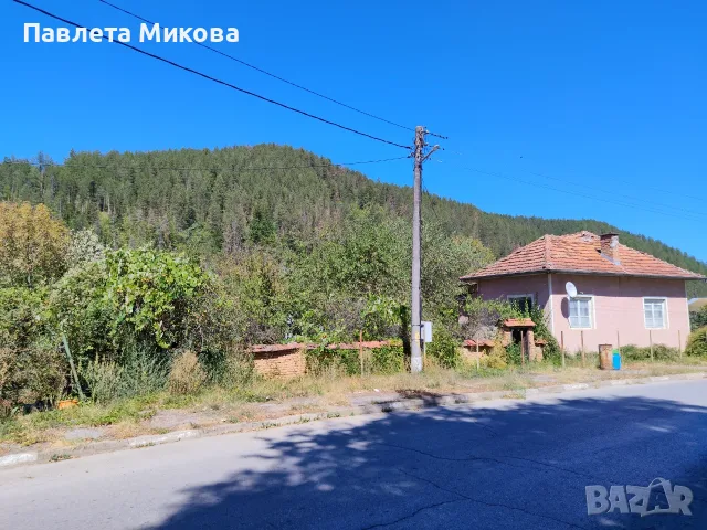 ДИРЕКТНО ОТ СОБСТВЕНИК! Масивна къща с 1.5 дка равен двор на 1 час път от София