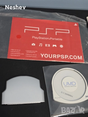 PSP 2004 Ice silver- кутия и книжки, снимка 3 - PlayStation конзоли - 52670843