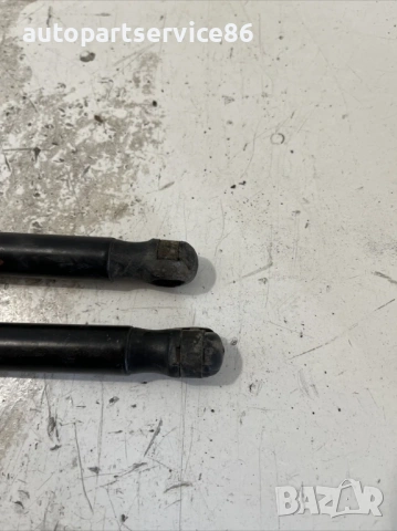 Абсорбер за задно стъкло на багажника за Jeep Commander (2010) 55369333AD, снимка 2 - Части - 53592169