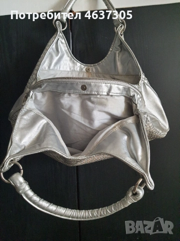 маркова светлосива чанта, снимка 2 - Чанти - 53685597